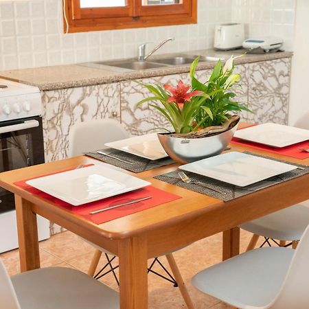 Afroditi Holiday Home - Yellow Apartment สโวโรนาตา ภายนอก รูปภาพ