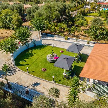 Afroditi Holiday Home - Yellow Apartment สโวโรนาตา ภายนอก รูปภาพ