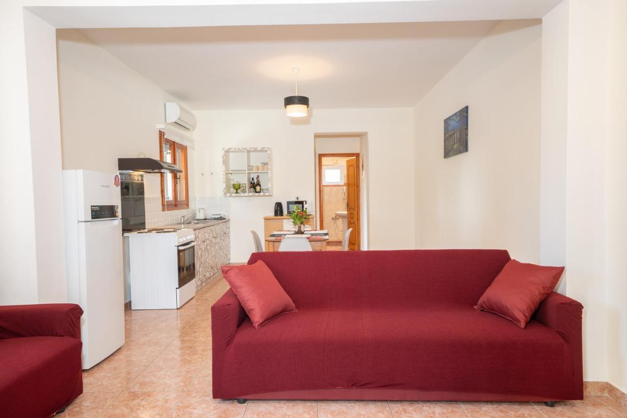 Afroditi Holiday Home - Yellow Apartment สโวโรนาตา ภายนอก รูปภาพ