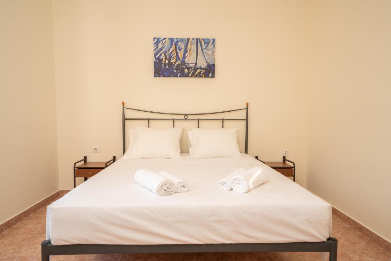 Afroditi Holiday Home - Yellow Apartment สโวโรนาตา ภายนอก รูปภาพ